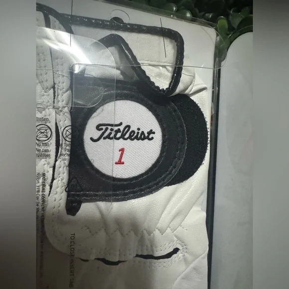 TITLEIST MEN'S PLAYERS FLEX RIGHT HAND LEATHER GOLF GLOVE - Picture 11 of 13